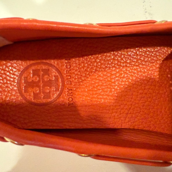 Tory Burch driving mov - Picture 3 of 6